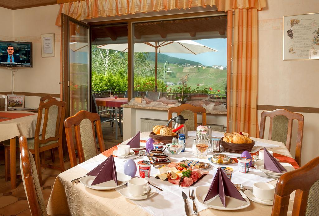 Pension Und Weingut Moselblick برونبيبيرغ المظهر الخارجي الصورة